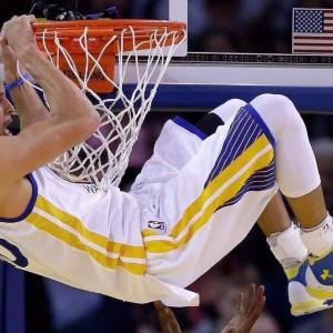 ky体育平台-_滑索穿越森林：在绿色海洋中极速驰骋_，滑索图片